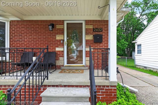 2432 Dallas Avenue, Royal Oak, MI 48067