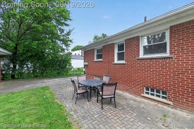 2432 Dallas Avenue, Royal Oak, MI 48067