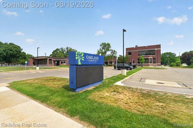 2432 Dallas Avenue, Royal Oak, MI 48067