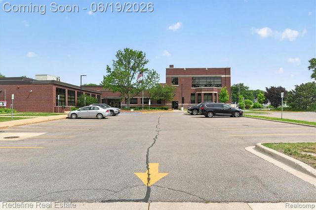 2432 Dallas Avenue, Royal Oak, MI 48067