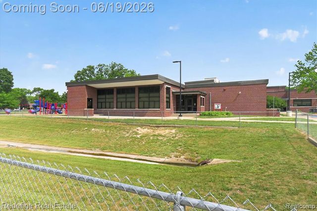 2432 Dallas Avenue, Royal Oak, MI 48067