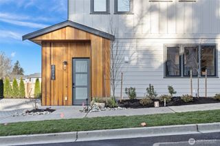 8017 126th Avenue NE #B, Kirkland, WA 98033