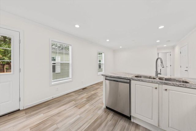 1156 Russell Drive Unit 30, Mount Pleasant, SC 29464