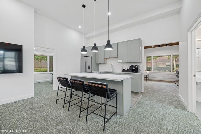 915 Milwaukee Avenue B, Libertyville, IL 60048