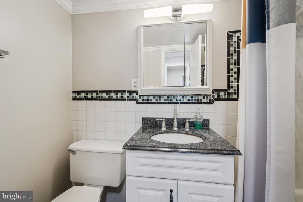 118 MONROE ST #211, Rockville, MD 20850