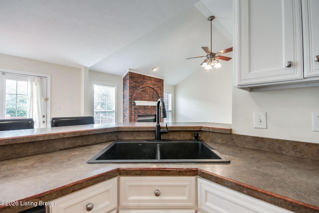 184 Grand Oak Blvd, Shepherdsville, KY 40165