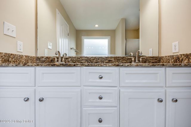 184 Grand Oak Blvd, Shepherdsville, KY 40165