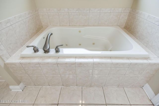 184 Grand Oak Blvd, Shepherdsville, KY 40165