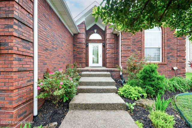 184 Grand Oak Blvd, Shepherdsville, KY 40165