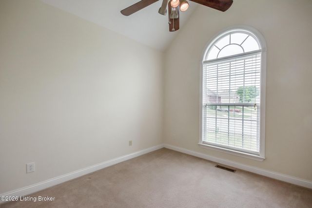 184 Grand Oak Blvd, Shepherdsville, KY 40165