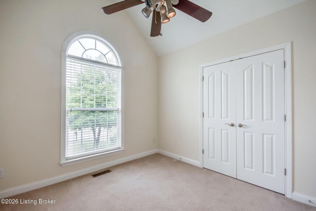 184 Grand Oak Blvd, Shepherdsville, KY 40165