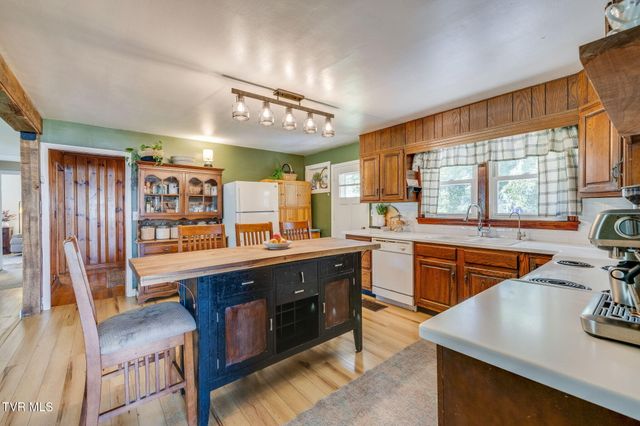 413 Holly Street, Mount Carmel, TN 37645