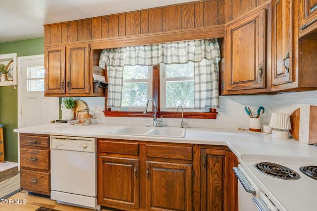 413 Holly Street, Mount Carmel, TN 37645