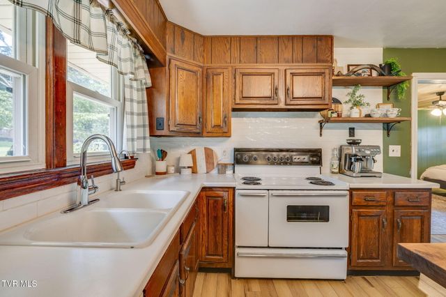 413 Holly Street, Mount Carmel, TN 37645