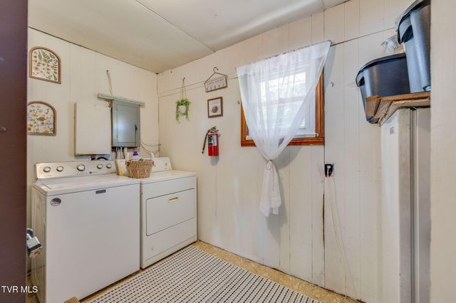 413 Holly Street, Mount Carmel, TN 37645