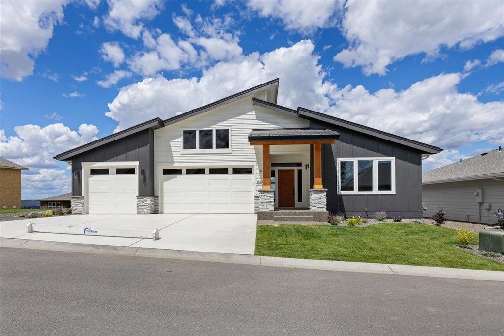 16929 E 16th Ln, Spokane Valley, WA 99037