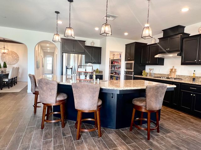 400 Ridge Creek Estates Way, Dinuba, CA 93618