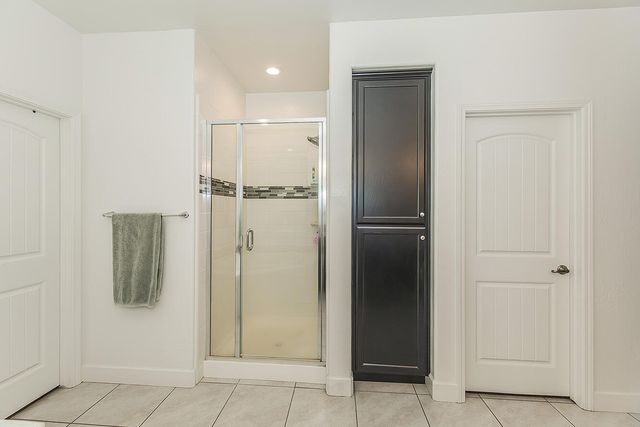 400 Ridge Creek Estates Way, Dinuba, CA 93618