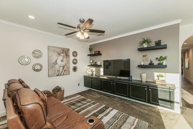 400 Ridge Creek Estates Way, Dinuba, CA 93618