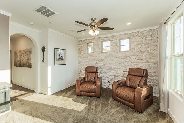 400 Ridge Creek Estates Way, Dinuba, CA 93618