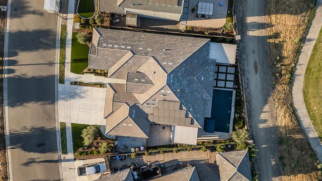 400 Ridge Creek Estates Way, Dinuba, CA 93618