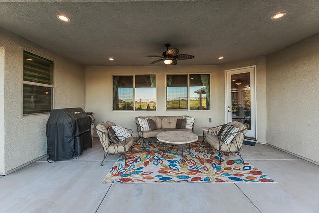 400 Ridge Creek Estates Way, Dinuba, CA 93618