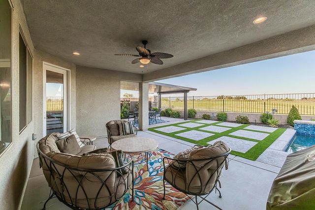 400 Ridge Creek Estates Way, Dinuba, CA 93618