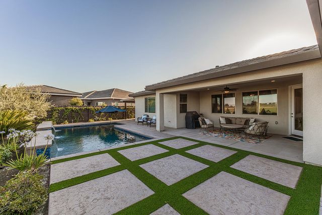 400 Ridge Creek Estates Way, Dinuba, CA 93618