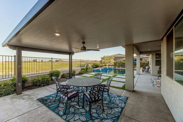 400 Ridge Creek Estates Way, Dinuba, CA 93618