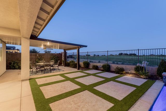 400 Ridge Creek Estates Way, Dinuba, CA 93618