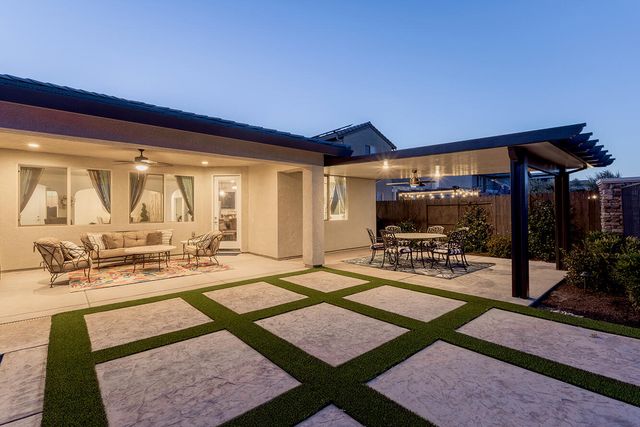 400 Ridge Creek Estates Way, Dinuba, CA 93618