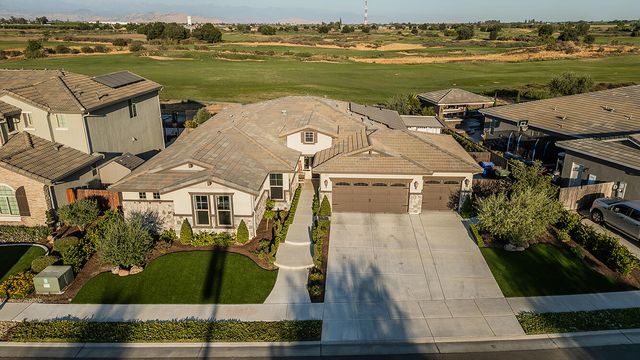 400 Ridge Creek Estates Way, Dinuba, CA 93618