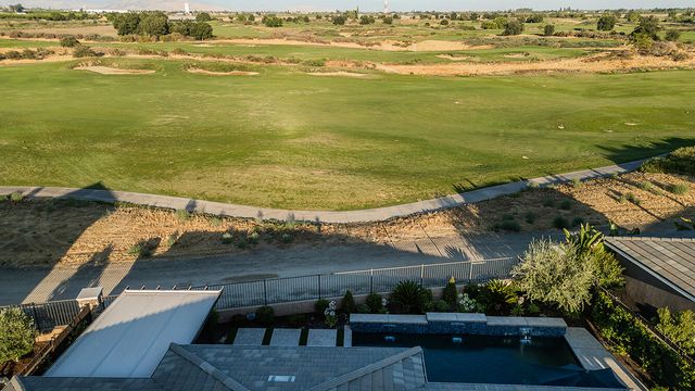 400 Ridge Creek Estates Way, Dinuba, CA 93618