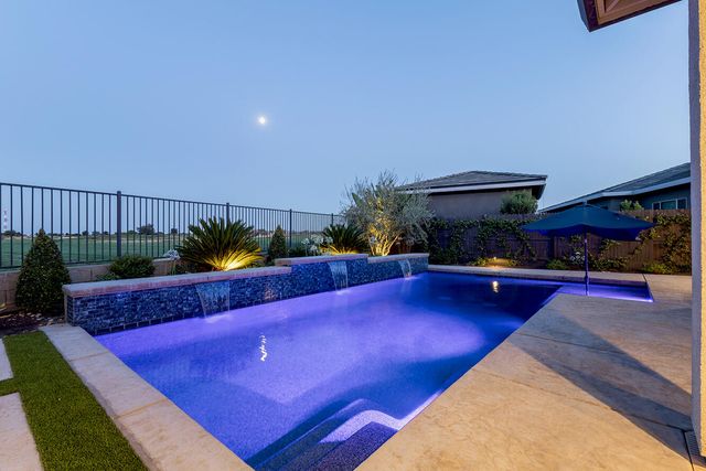 400 Ridge Creek Estates Way, Dinuba, CA 93618