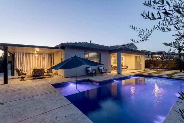 400 Ridge Creek Estates Way, Dinuba, CA 93618