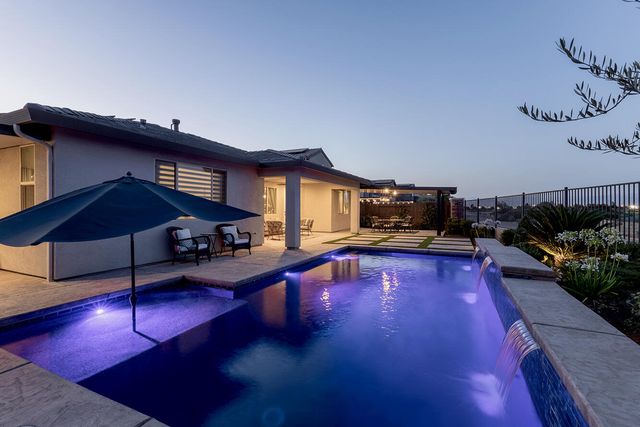 400 Ridge Creek Estates Way, Dinuba, CA 93618