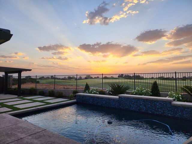 400 Ridge Creek Estates Way, Dinuba, CA 93618