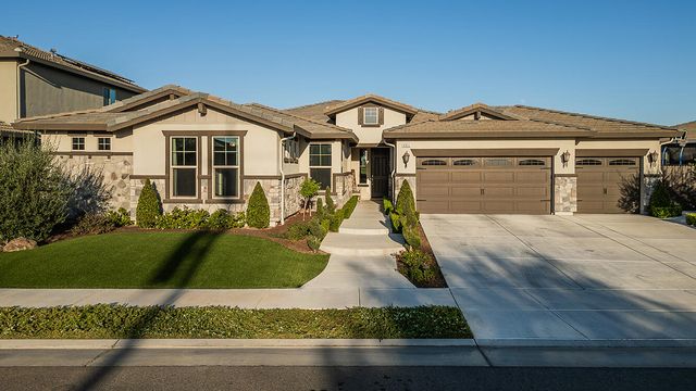 400 Ridge Creek Estates Way, Dinuba, CA 93618
