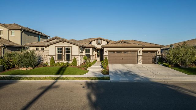 400 Ridge Creek Estates Way, Dinuba, CA 93618