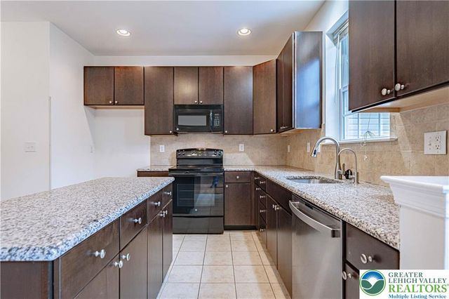 278 Milkweed Drive, Upper Macungie Twp, PA 18104