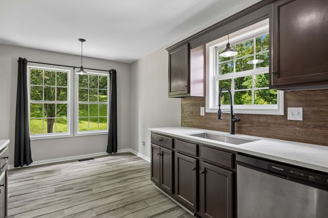 1062 Heatherwood Rd, Pleasant View, TN 37146