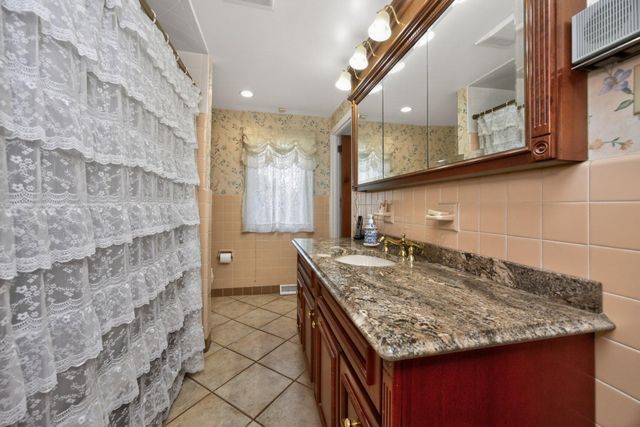 43 N MARMIC DR, Southampton, PA 18966