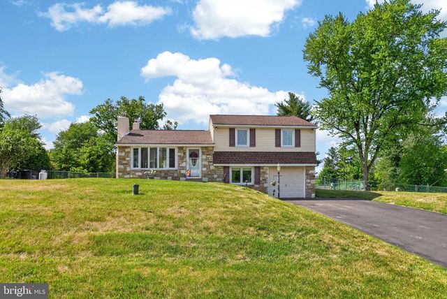 43 N MARMIC DR, Southampton, PA 18966