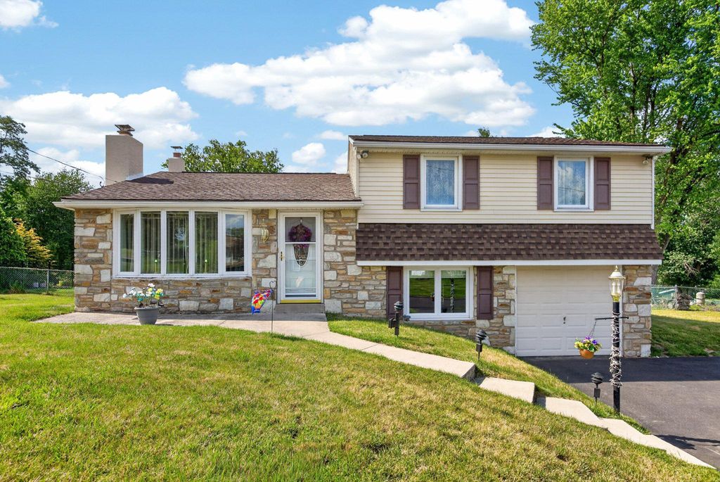 43 N MARMIC DR, Southampton, PA 18966