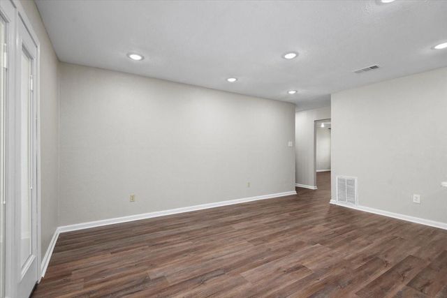 112 Grantham Road, Baytown, TX 77521