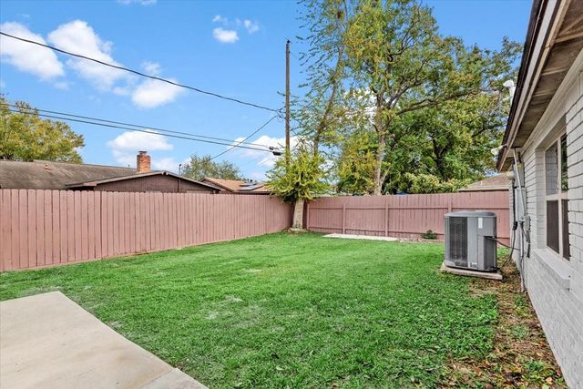 112 Grantham Road, Baytown, TX 77521