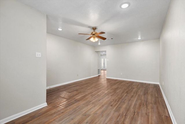 112 Grantham Road, Baytown, TX 77521