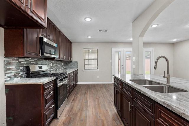 112 Grantham Road, Baytown, TX 77521