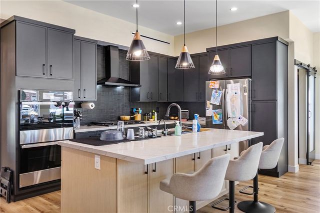 6952 Cozycroft Avenue, Winnetka, CA 91306