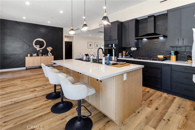 6952 Cozycroft Avenue, Winnetka, CA 91306